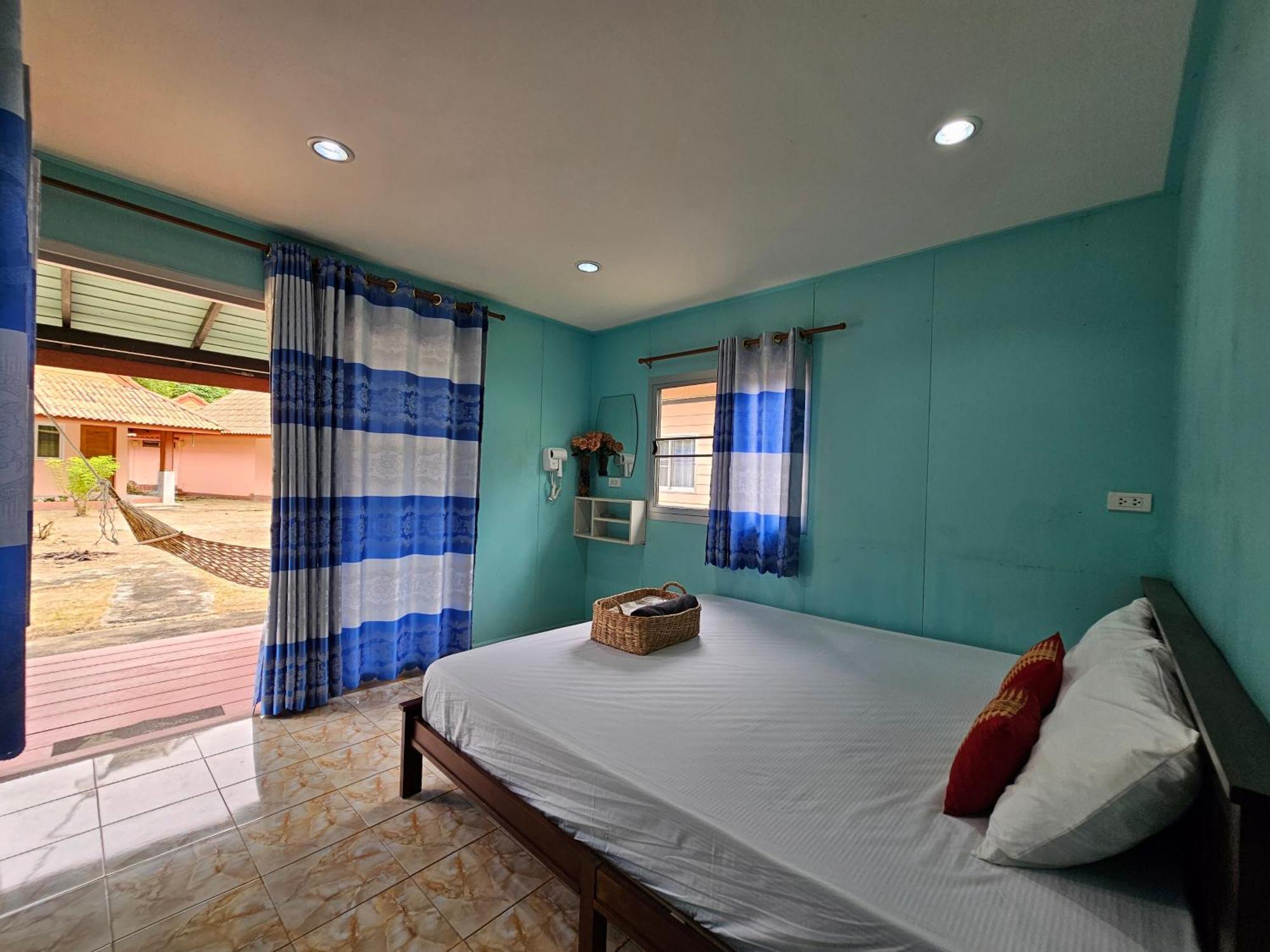 Koh Ngai Kaimuk Thong Resort Dış mekan fotoğraf
